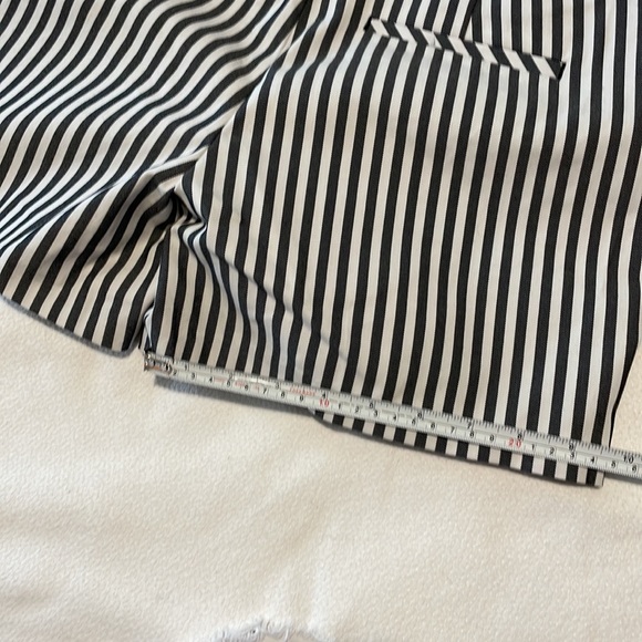 Express shorts size 2 - Picture 3 of 4